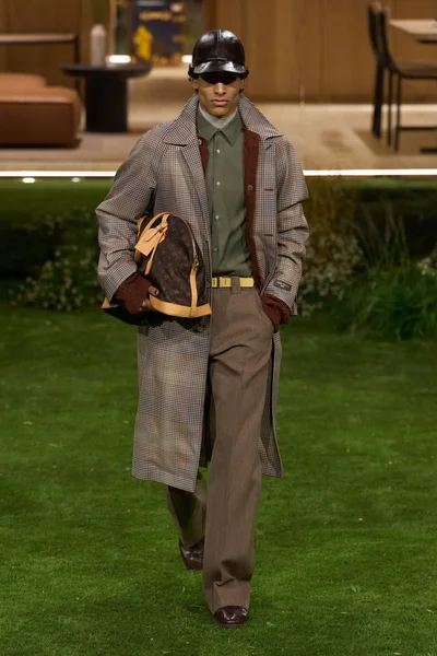 Look 15